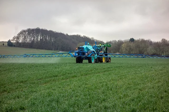 EU-Kommission warnt: Ohne neue Düngestrategie droht Lebensmittelknappheit - fertilizer field