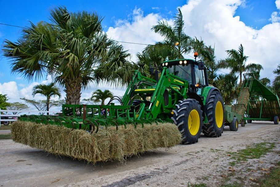 Spanien gewährt Landwirten 550 Millionen Euro wegen hoher Dünger- und Dieselkosten - spanish farmer tractor