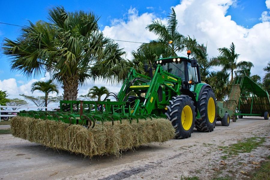 Spanien gewährt Landwirten 550 Millionen Euro wegen hoher Dünger- und Dieselkosten - spanish farmer tractor