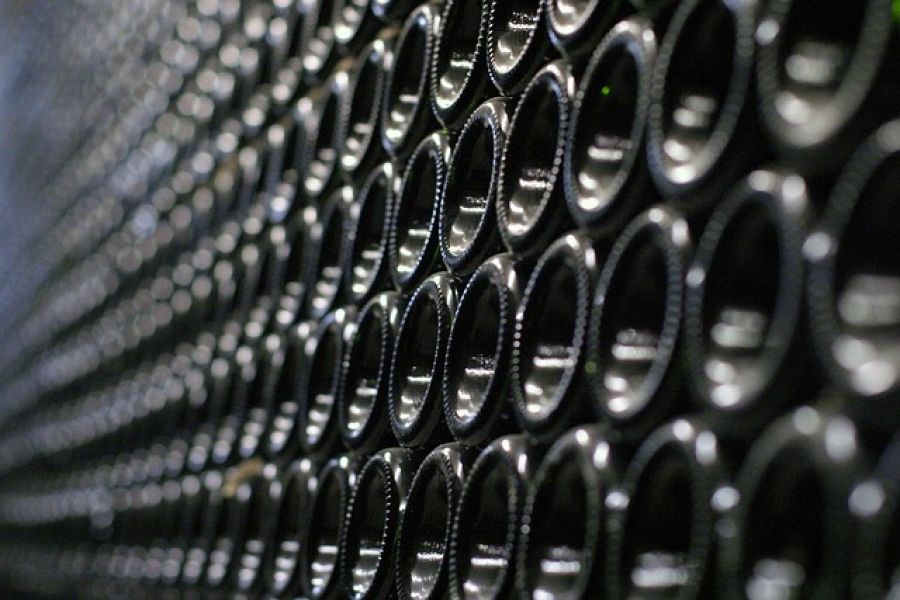 Stalins Weinvorrat: 40.000 Flaschen aus Weinkeller Stalins versteigert - Stalin wine cellar Tbilisi