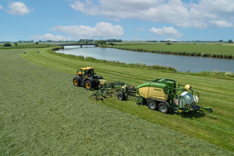 Krone fährt mit dem Zug