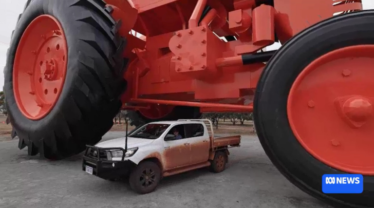 Weltweit größter Traktor steht in Australien – Denkmal für eine Landtechnik-Ikone