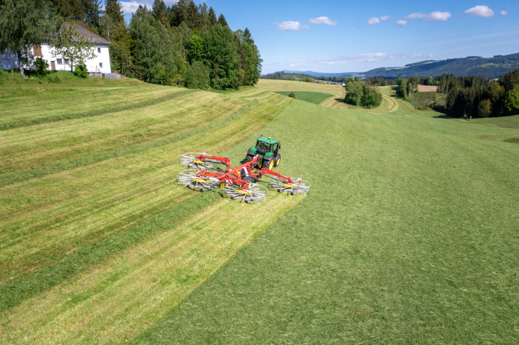 Pöttinger Vierkreiselschwader TOP VT 12540 C – jetzt neu mit Profiline Komfortsteuerung