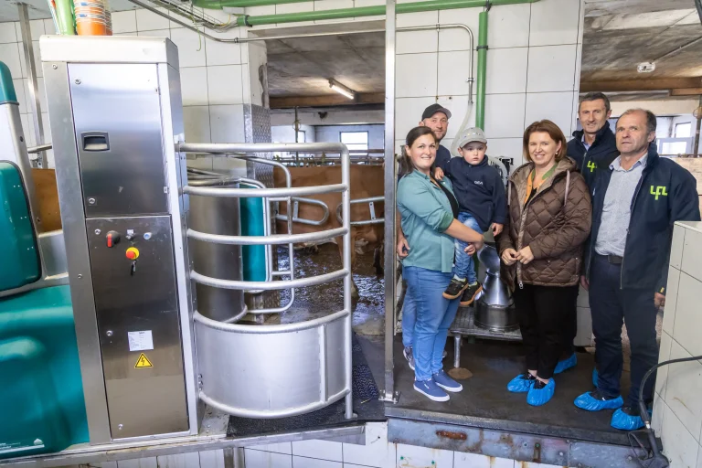 1.000. Melkroboterbetrieb in Oberösterreich: Moderne Technik stärkt Familienbetriebe